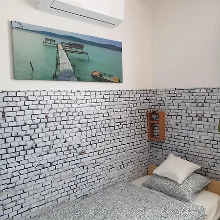 Bed & Breakfast Kid Familia Panzio Balatonszarszo